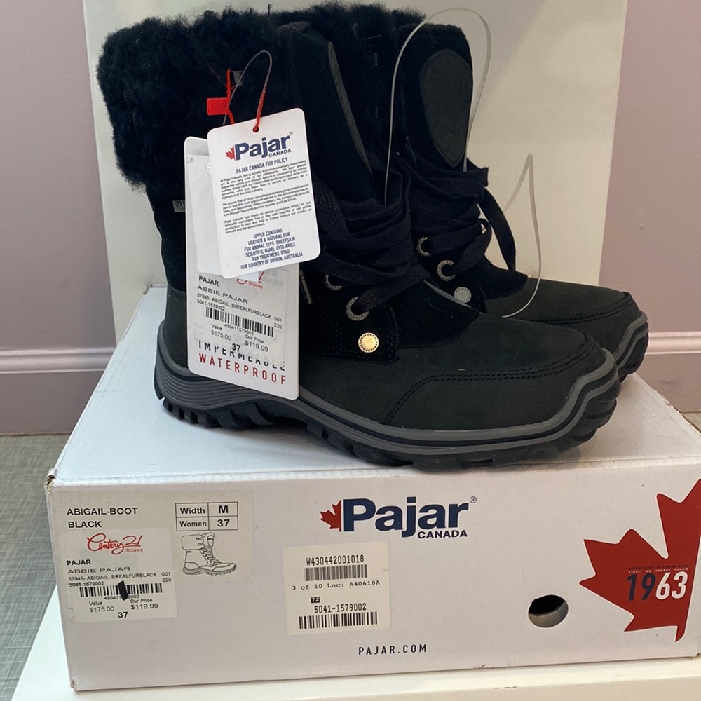 Brand new waterproof extra warm winter boots by Pajar. Size 37 (6-6.5)